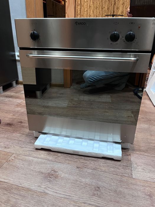 Продается встроенный духовой шкаф ARDO