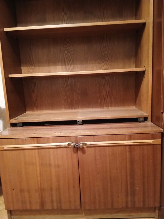 Книжный    шкаф.