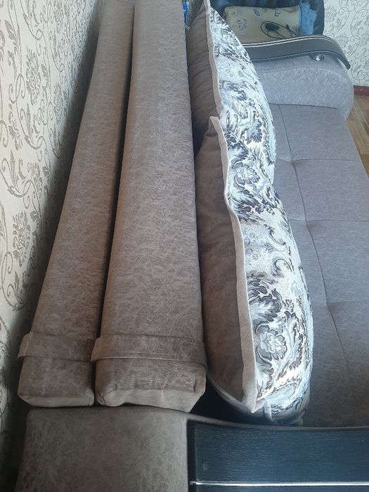 Диван прямой с подушкой