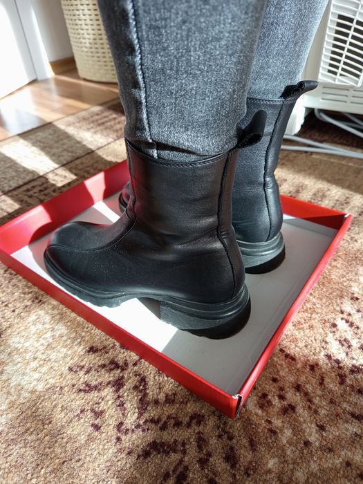 Черни боти от естествена кожа