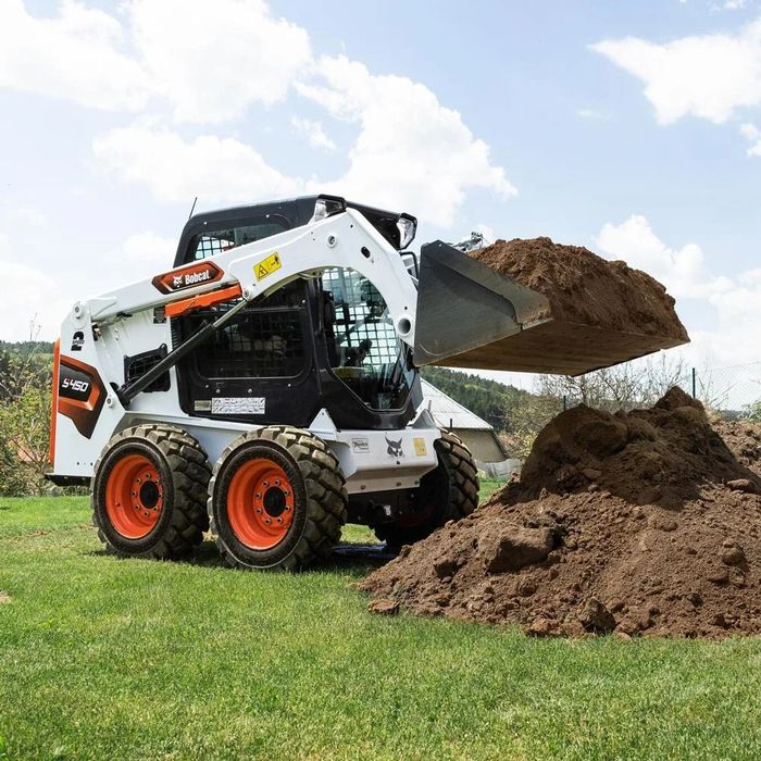Inchiriez Miniexcavatoare  IASI-miniexcavator de inchiria- excavator-Incărcător frontal Bobcat 2.5  tone în Iași
