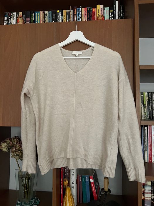 Бял пуловер марка H&M