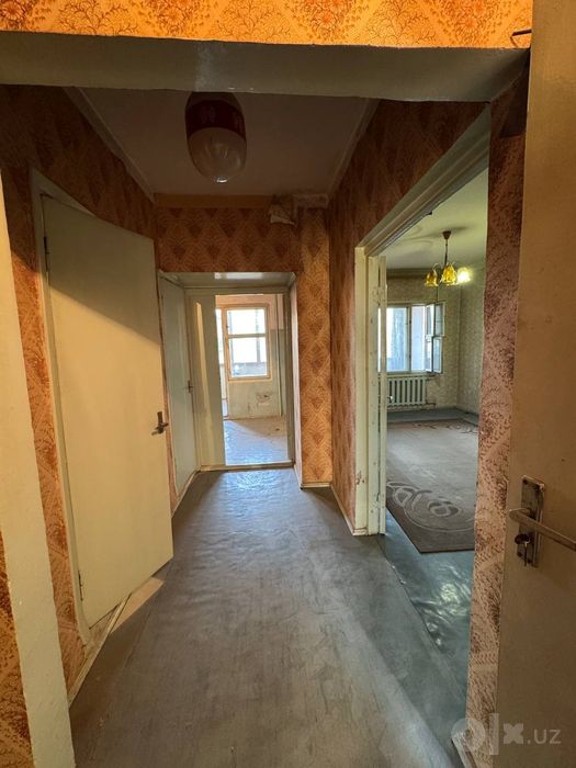Продам 2-х комнатную. Сергели -7. С лифтовой. Ремонта нет