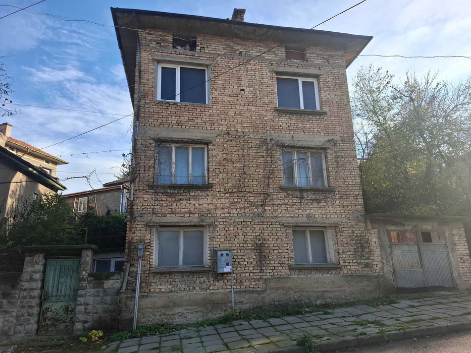 Продава се Къща в Велики Преслав - 225 кв.м за 170 €/кв.м - Снимка #1