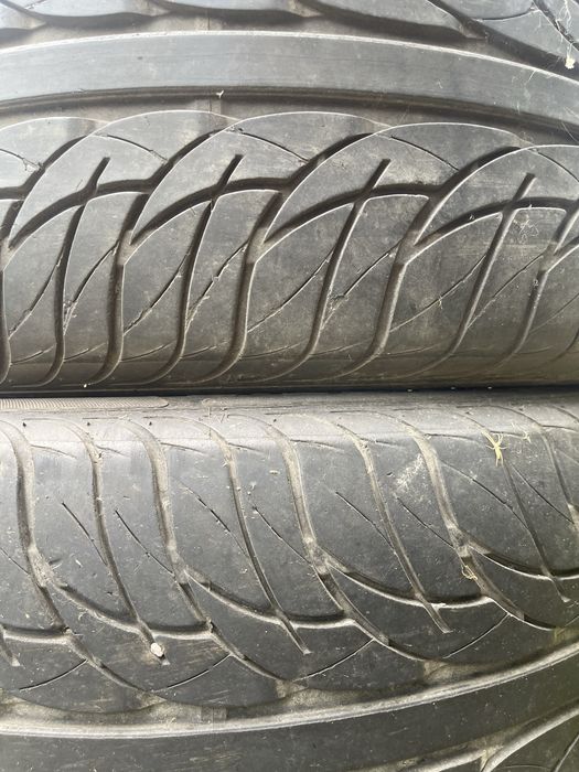 Продам две Шины r 20