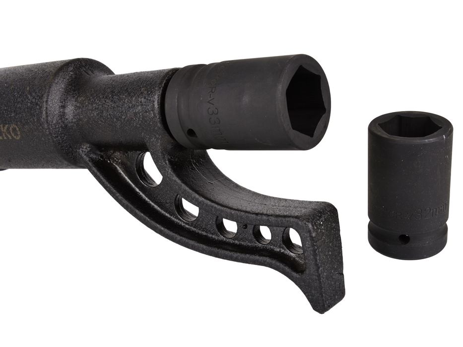 Редукторен Ключ / гайковерт за гуми с вложки 32, 33мм