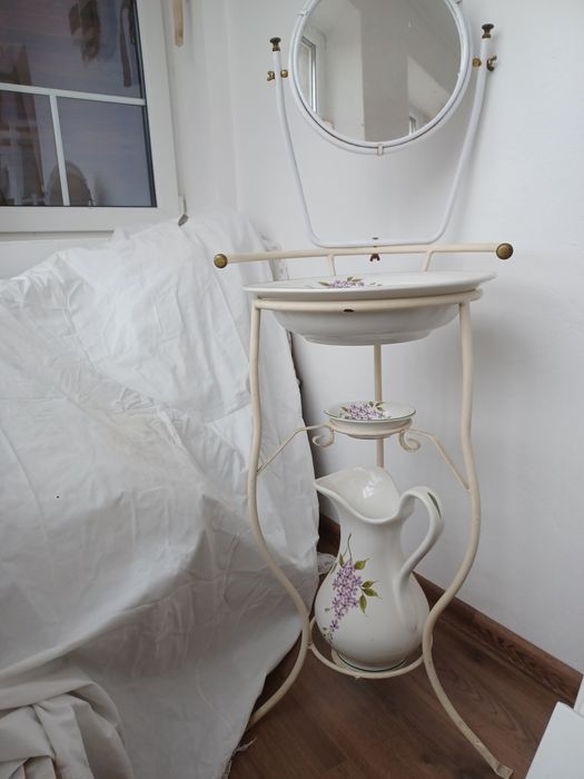 Lavoar si scaun balansoar  in stare impecabila