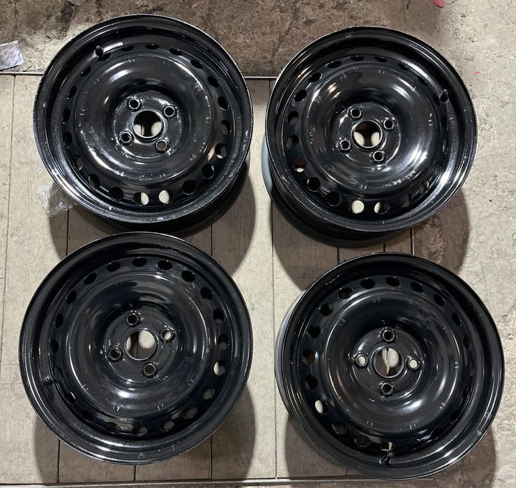 Продам комлект оригинал 15 r