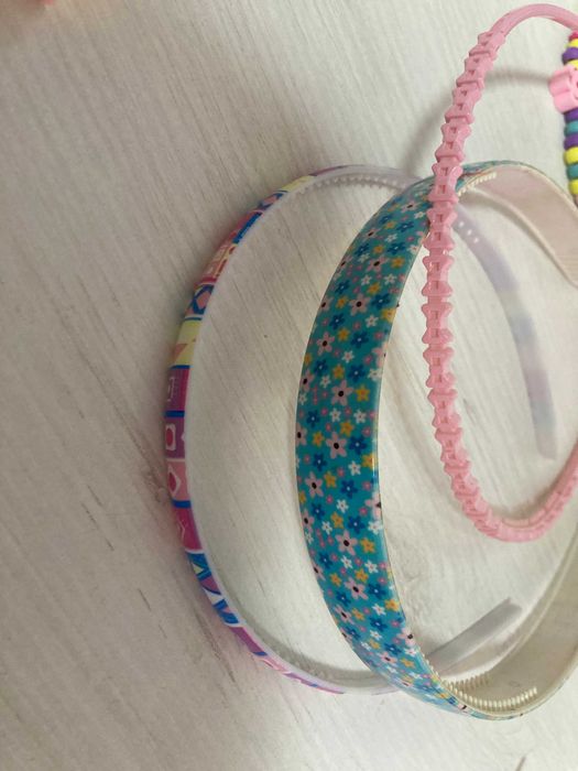 Диадеми, ластички, гривнички и др.