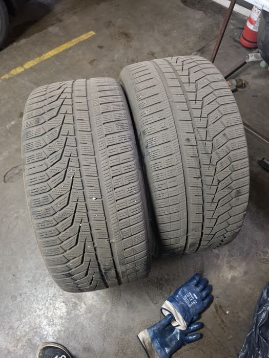 Vand 2 anvelope 295 35 23 hankook bune de iarna fără defecte dot 2022