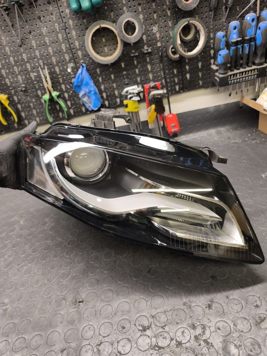 Ксенонов десен Фар audi A4 B8