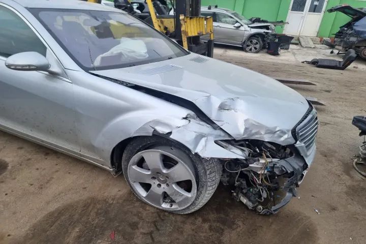 bara spate armatura far stanga bloc de lumini  haion portbagaj mocheta  Mercedes s class w221 long 4x4  motor 3.0cdi DEZMEMBREZ