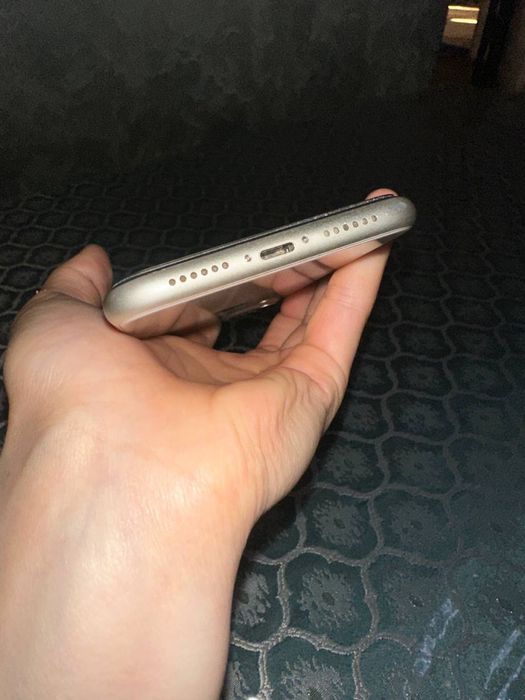 iPhone 11. Korobka dokument bor