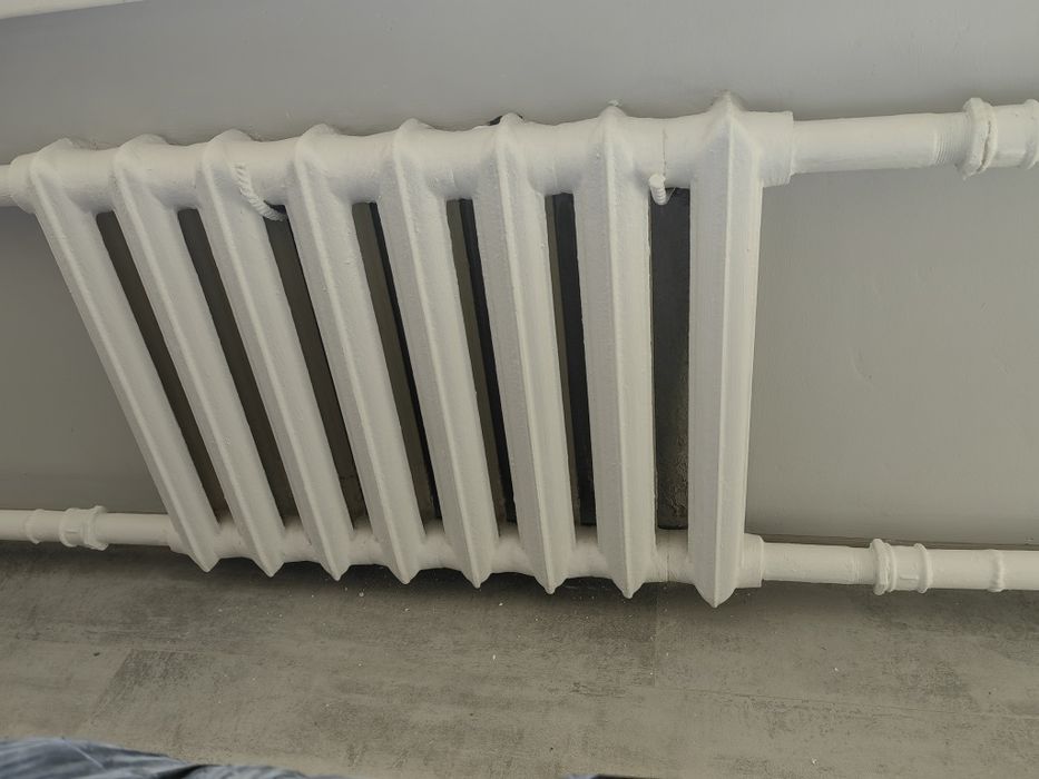 Продам б/у чугунные батареи