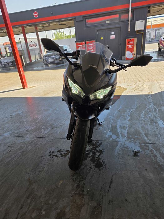 Kawasaki Ninja 650 ES+ Metallic Spark Black