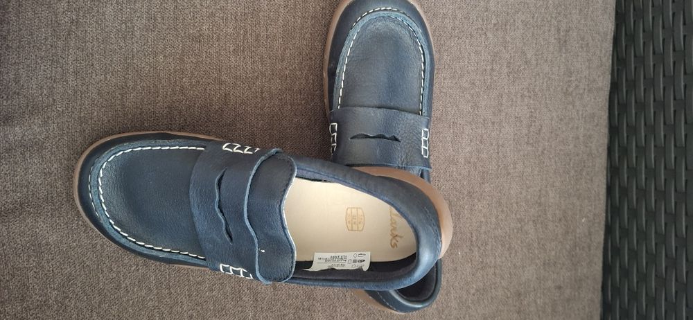 Продам кожаную обувь лоферы для мальчика