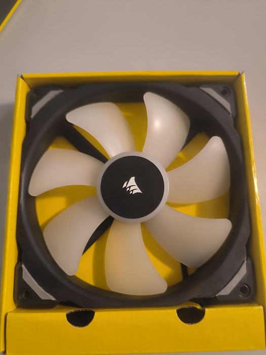 Ventilatoare Corsair ML140 PRO RGB