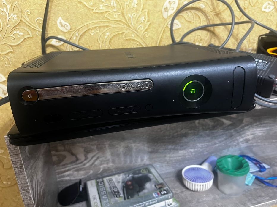 Продам игровую консоль Х box 360