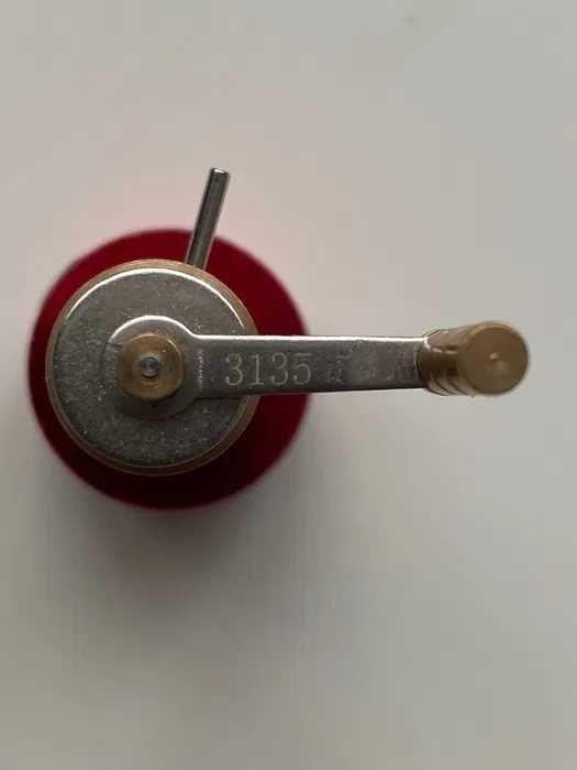 Ceasornicari-Dispozitiv de introducere arc in butoiul power reserve