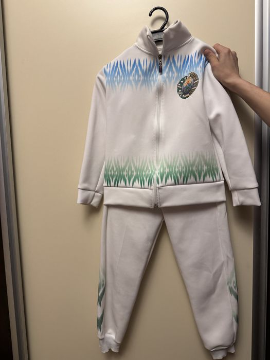 Костюм новый на 5,6 лет