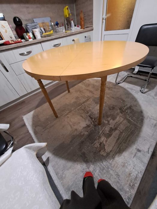 Трапезна  дървена маса