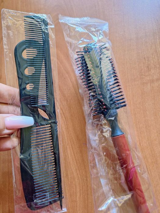 Нов комплект четка за коса и гребени