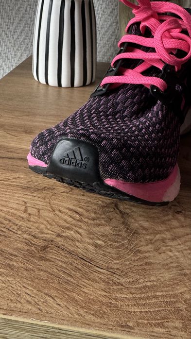 Дамски маратонки Adidas номер 39