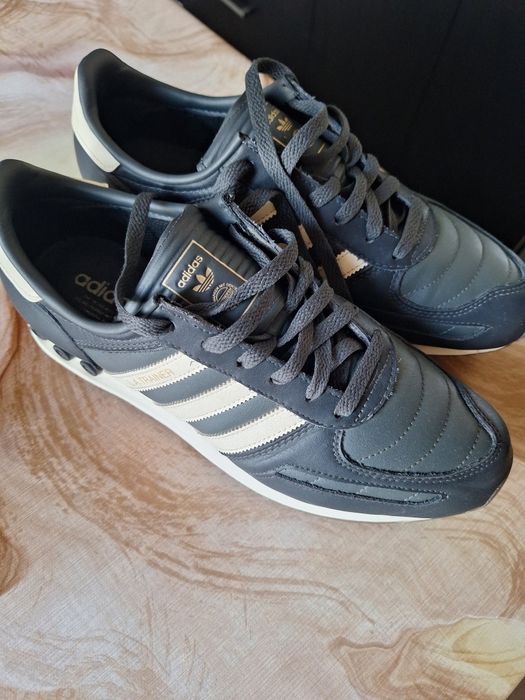 Продавам маратонки Adidas La Trainer