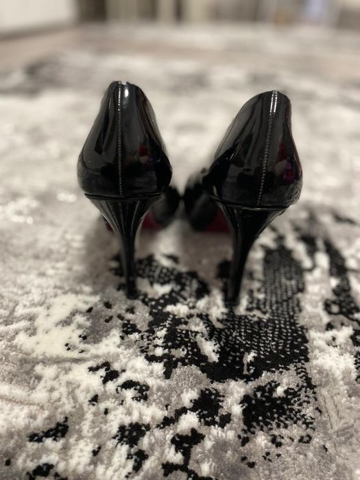 Pantofi  negri lucioși