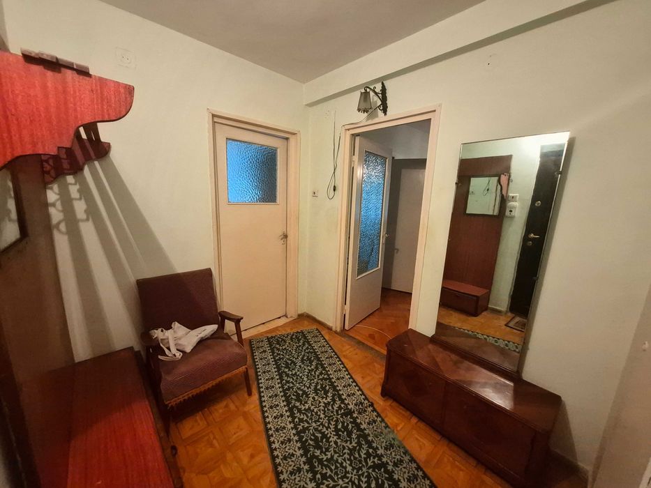 Vand apartament.2 camere