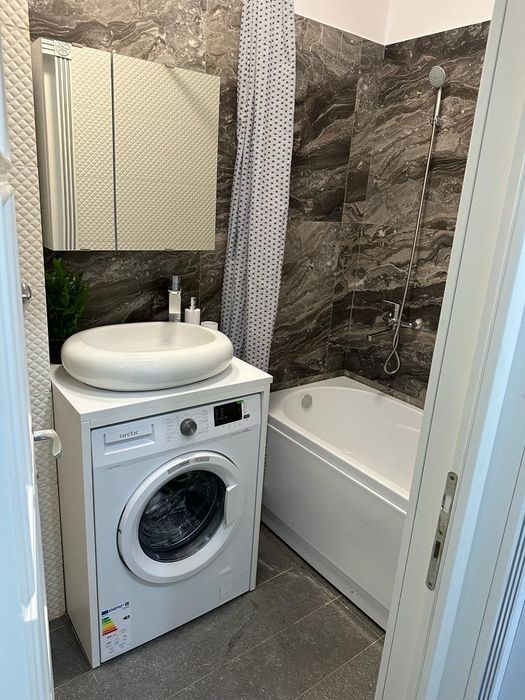 Inchiriez apartament