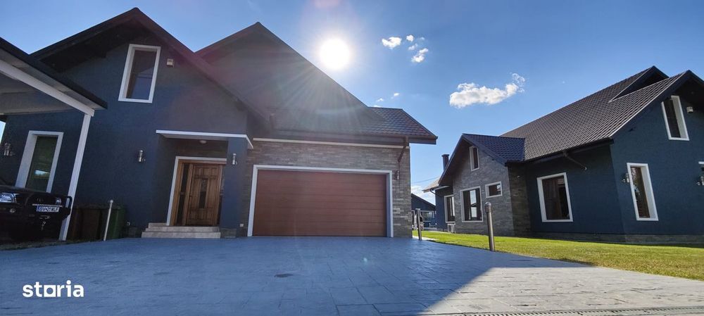 Vilă de lux cu Fotovoltaice - Curte spațioasă