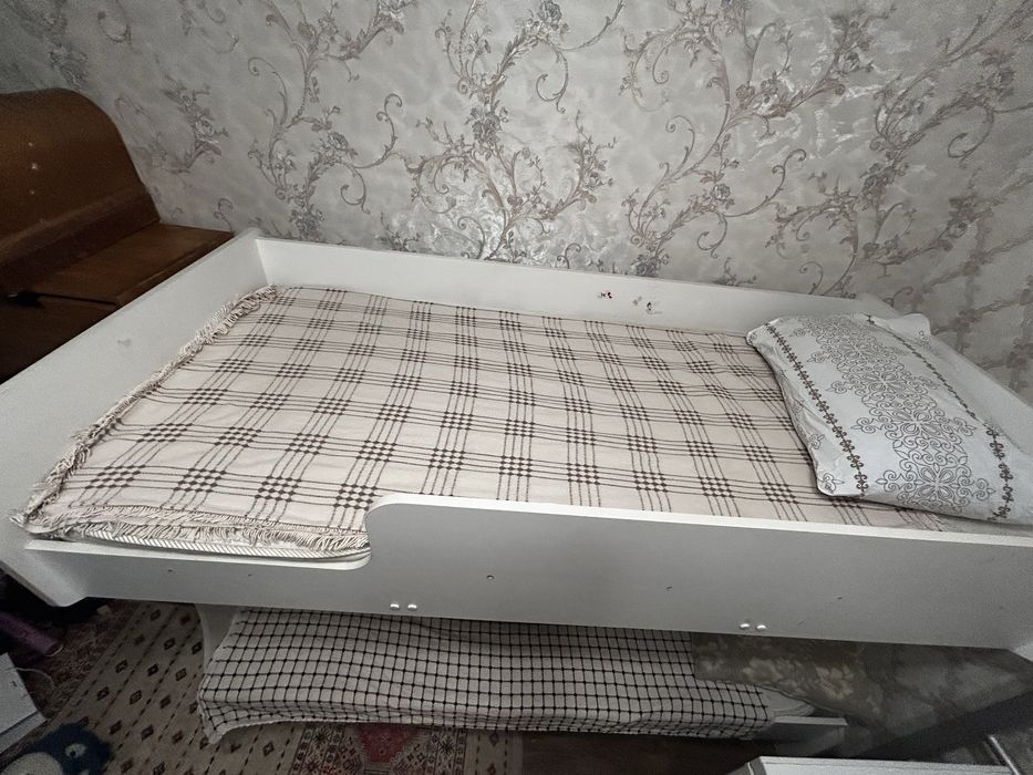 Детская двухьярусная кровать