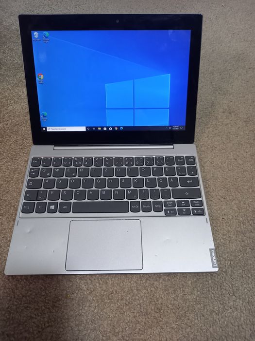 Laptop tableta cu windows 10,