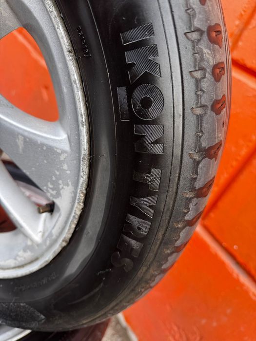 Продам комплект летних шин