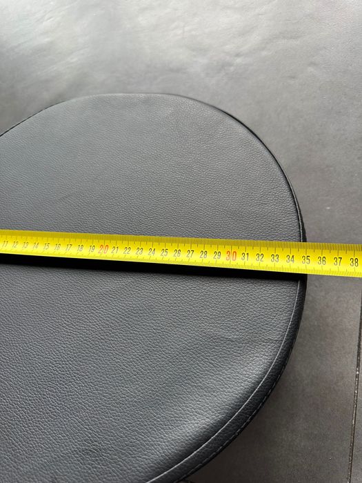 Черна кръгла седалка за бар стол