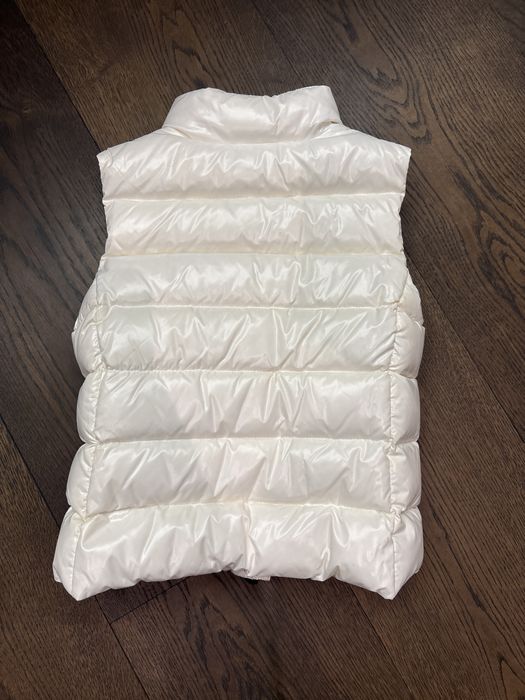 Moncler елек , Catimini рокля . UGG ботуши