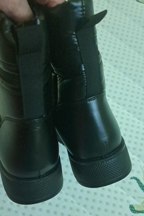 Botine  noi,îmblănite cu fermoar