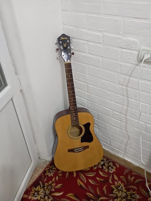 продается гитара срочно