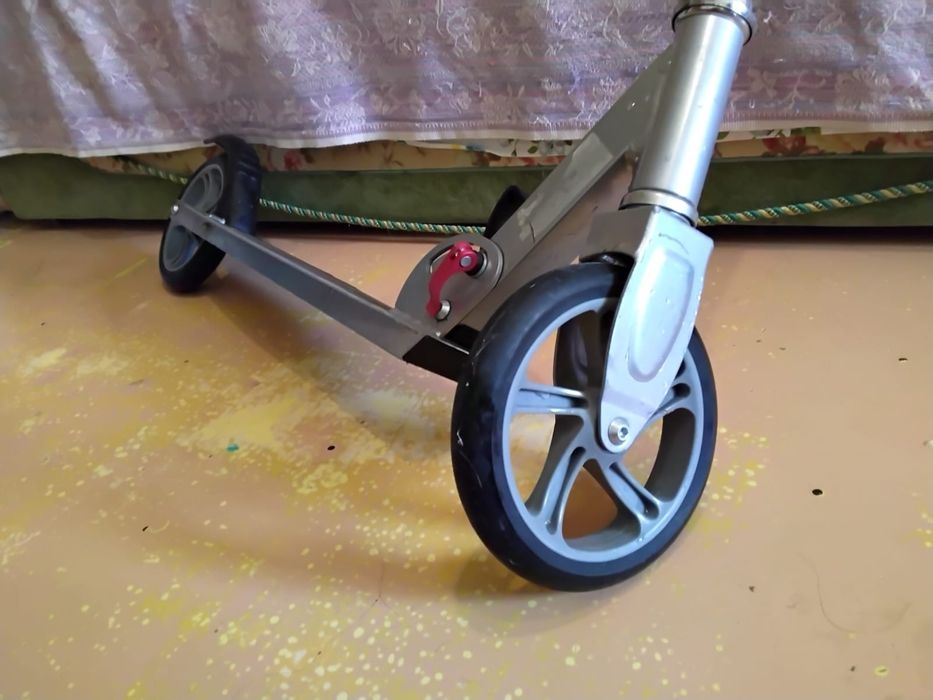 Самокат б/у (Roces)