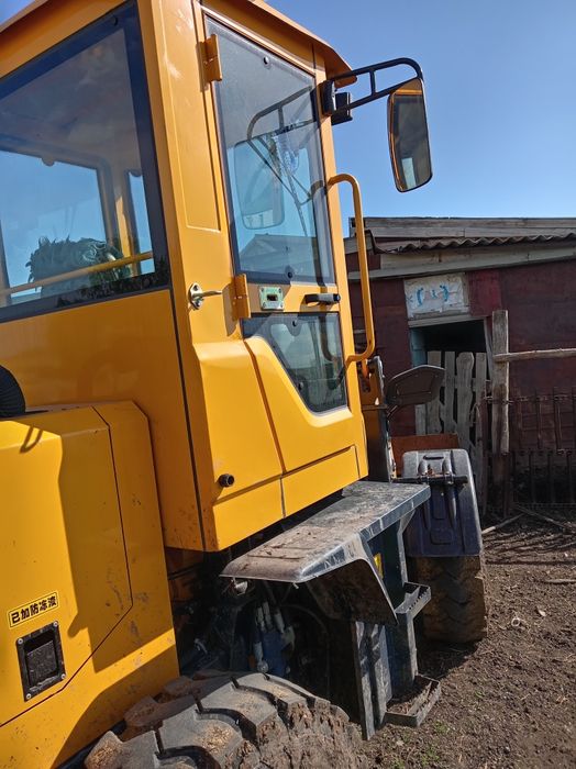 Продам мини погрузчик 938