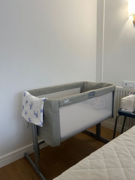 Продам детскую кроватку joie