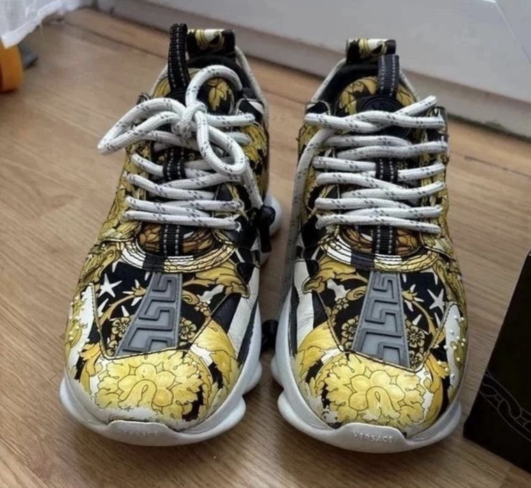Vand adidasi Versace