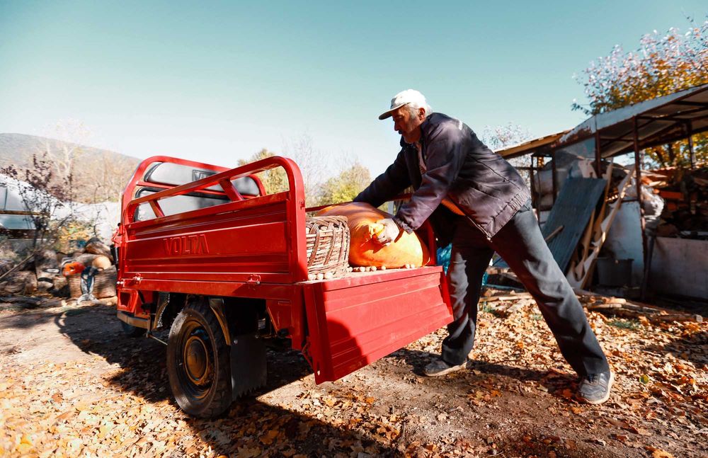 OFERTA: Triciclu electric, fara permis, cu cabina, rate