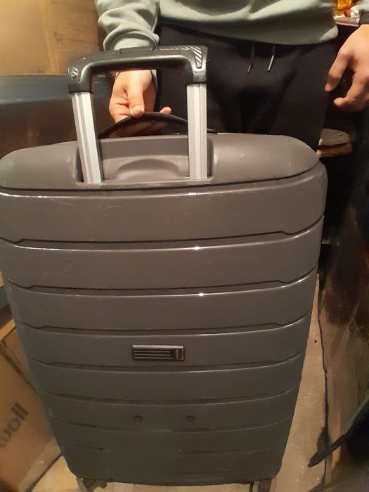 Голям  пътнически  куфар  rock с колелца