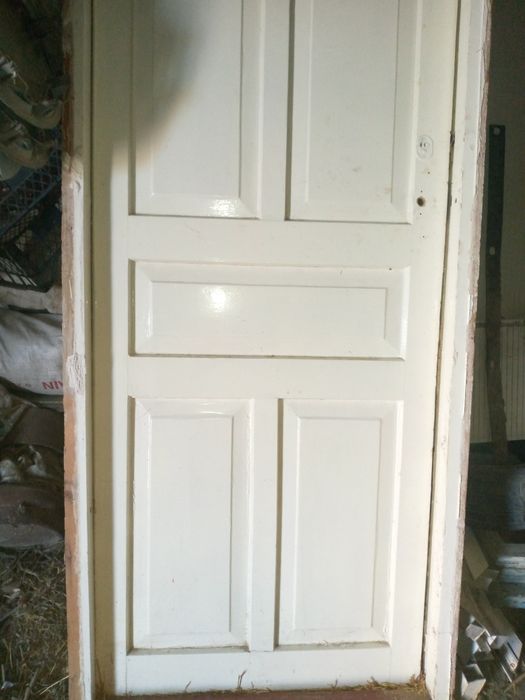 Rasiyski eshik sotiladi