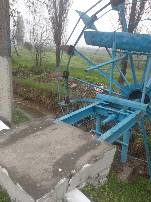 Резервуары, системы орошения, подьемные механизмы для полива.