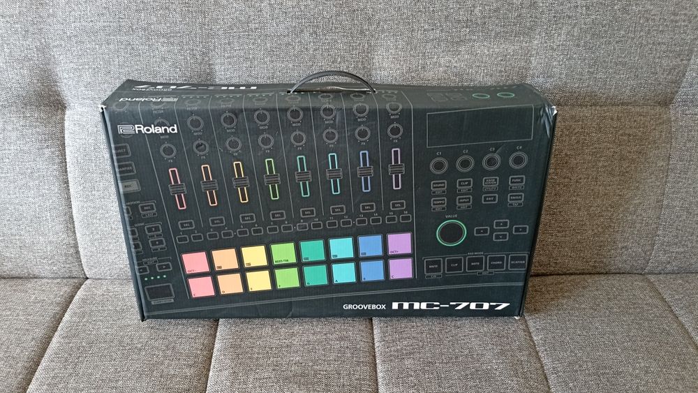 Синтезатор GROOVEBOX MC-707