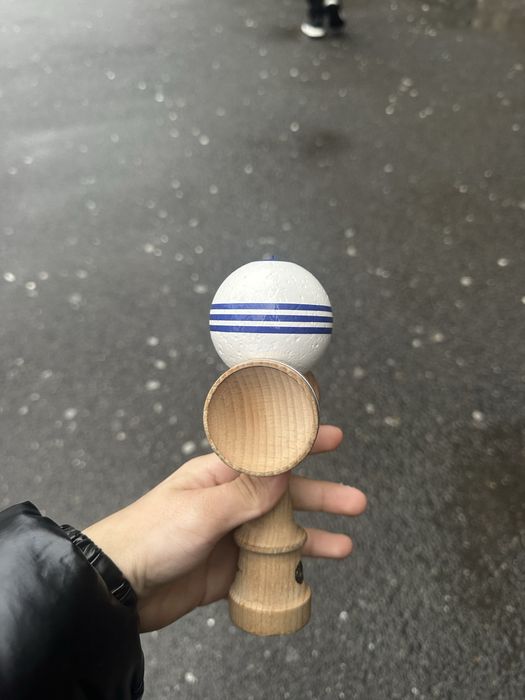 Kendama usa albastra sticky