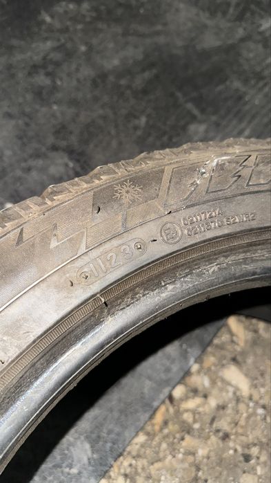 Продам комплект зимних шин R18